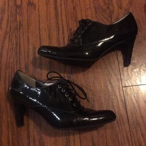 Ecco Bristol Tie Patent Pumps - Size 39/US 8